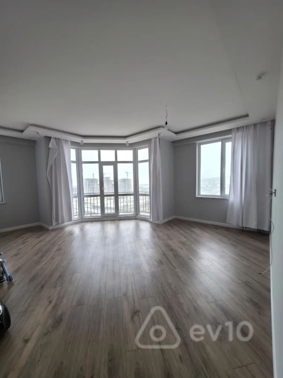 Satılır 2 otaqlı yeni tikili 90 m²