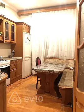 Kirayə verilir 2 otaqlı köhnə tikili 80 m²