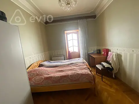 Kirayə verilir 2 otaqlı köhnə tikili 80 m²