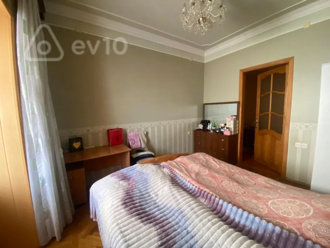 Kirayə verilir 2 otaqlı köhnə tikili 80 m²
