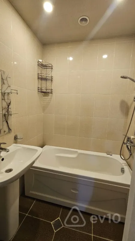 Kirayə verilir 3 otaqlı yeni tikili 80 m²