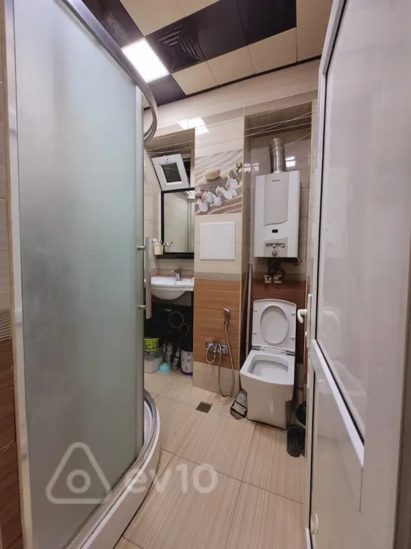 Kirayə verilir 2 otaqlı köhnə tikili 50 m²