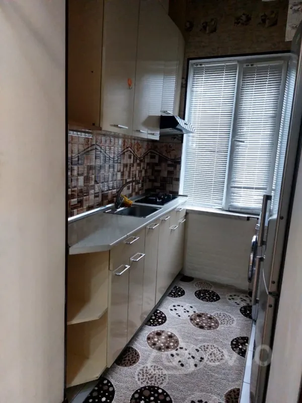 Kirayə verilir 2 otaqlı köhnə tikili 50 m²