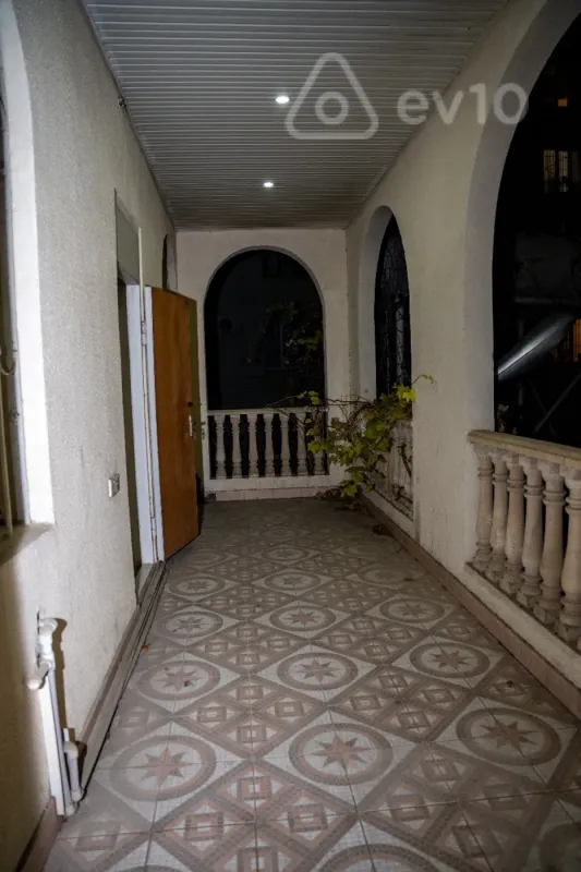 Kirayə verilir 10 otaqlı ofis 522 m²