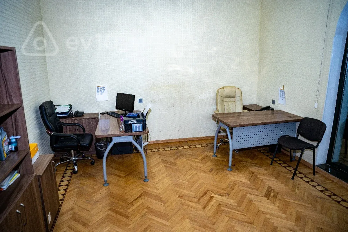 Kirayə verilir 10 otaqlı ofis 522 m²