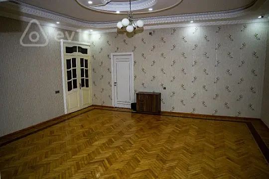 Kirayə verilir 10 otaqlı ofis 522 m²