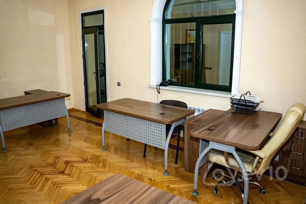 Kirayə verilir 10 otaqlı ofis 522 m²