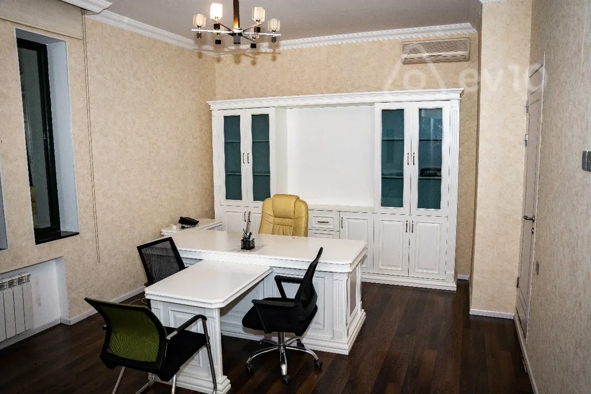 Kirayə verilir 10 otaqlı ofis 522 m²