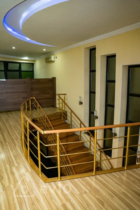 Kirayə verilir 10 otaqlı ofis 522 m²