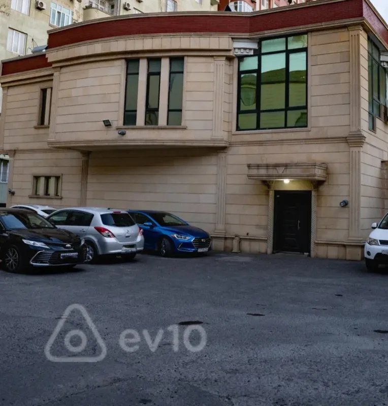Kirayə verilir 10 otaqlı ofis 522 m²