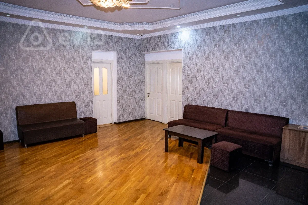 Kirayə verilir 10 otaqlı ofis 522 m²