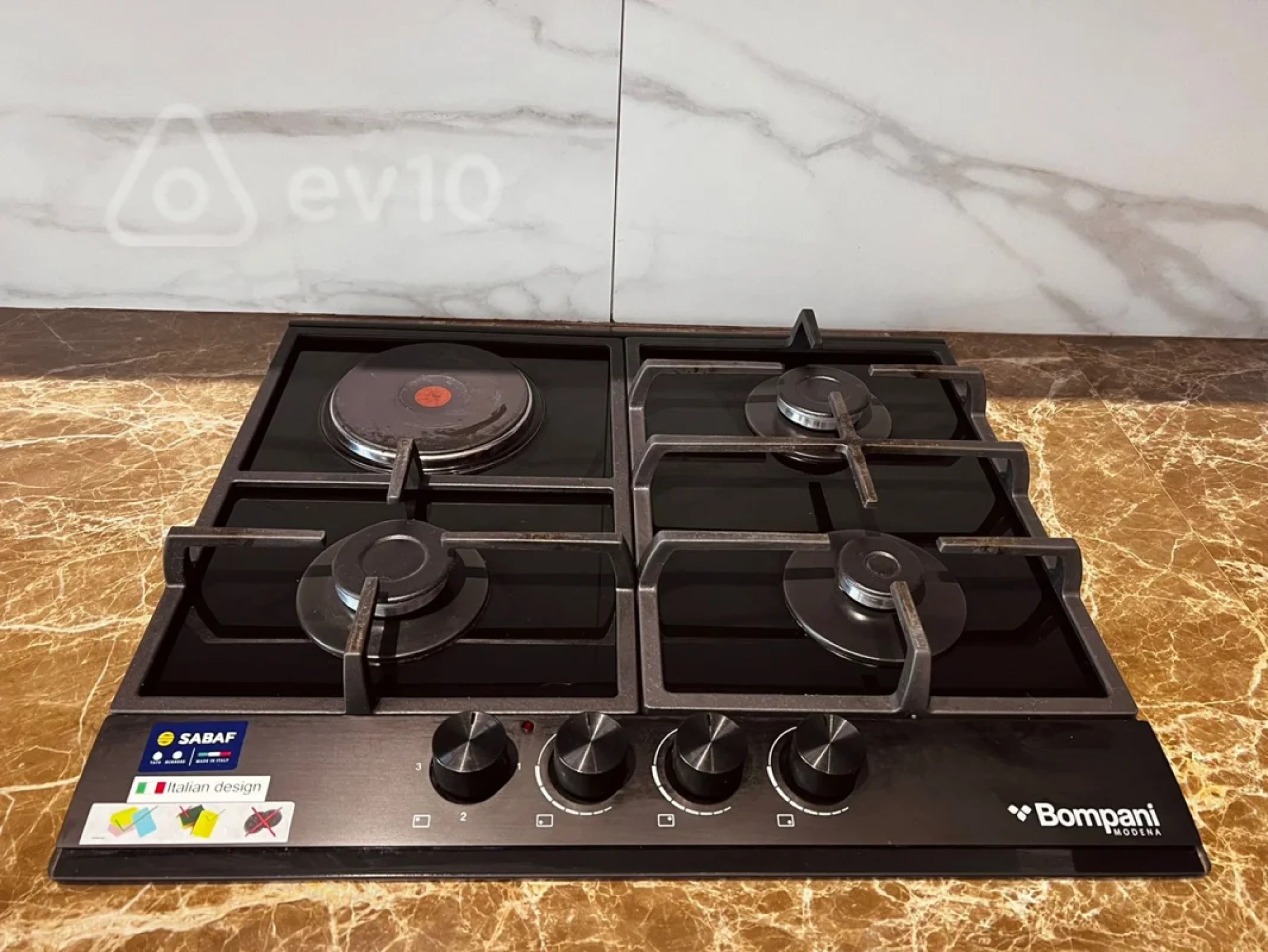 Satılır 3 otaqlı yeni tikili 160 m²