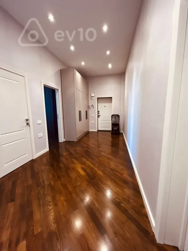 Satılır 3 otaqlı yeni tikili 160 m²