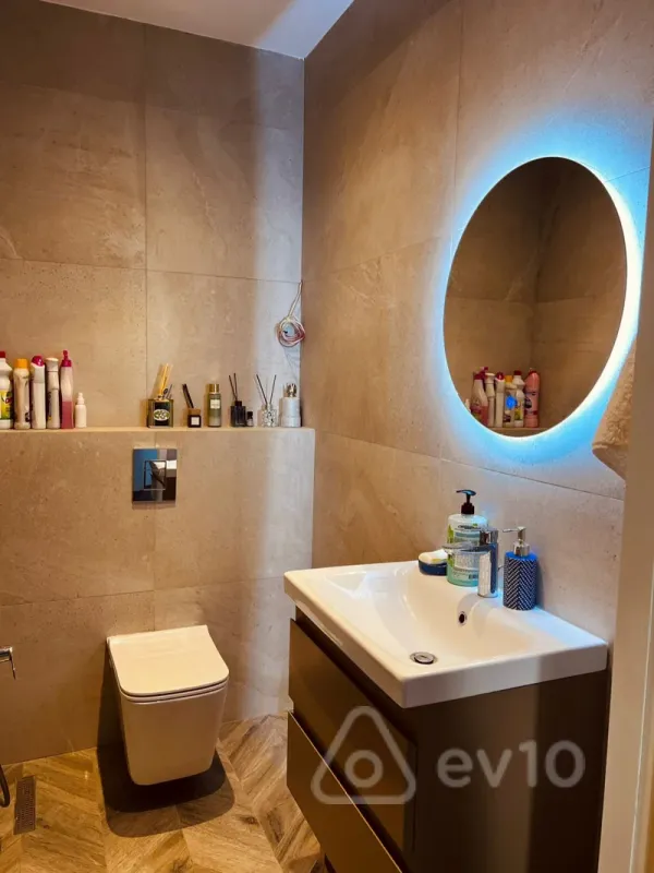 Satılır 3 otaqlı yeni tikili 160 m²