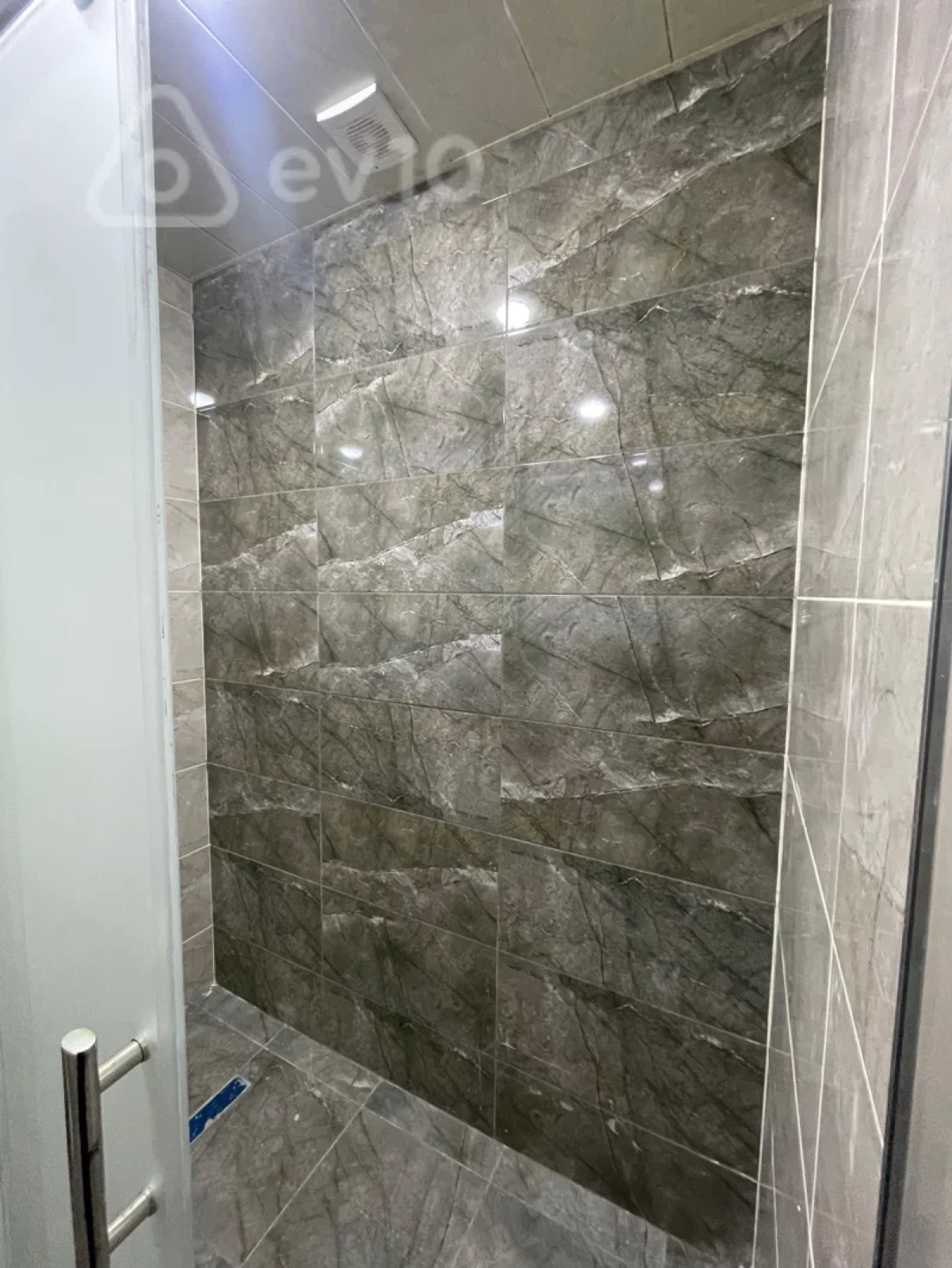 Kirayə verilir 3 otaqlı yeni tikili 120 m²