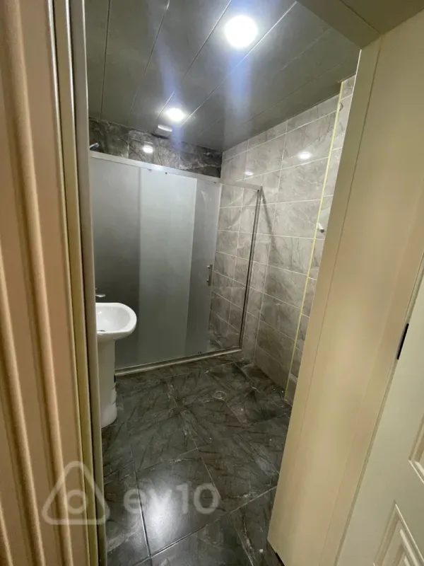 Kirayə verilir 3 otaqlı yeni tikili 120 m²