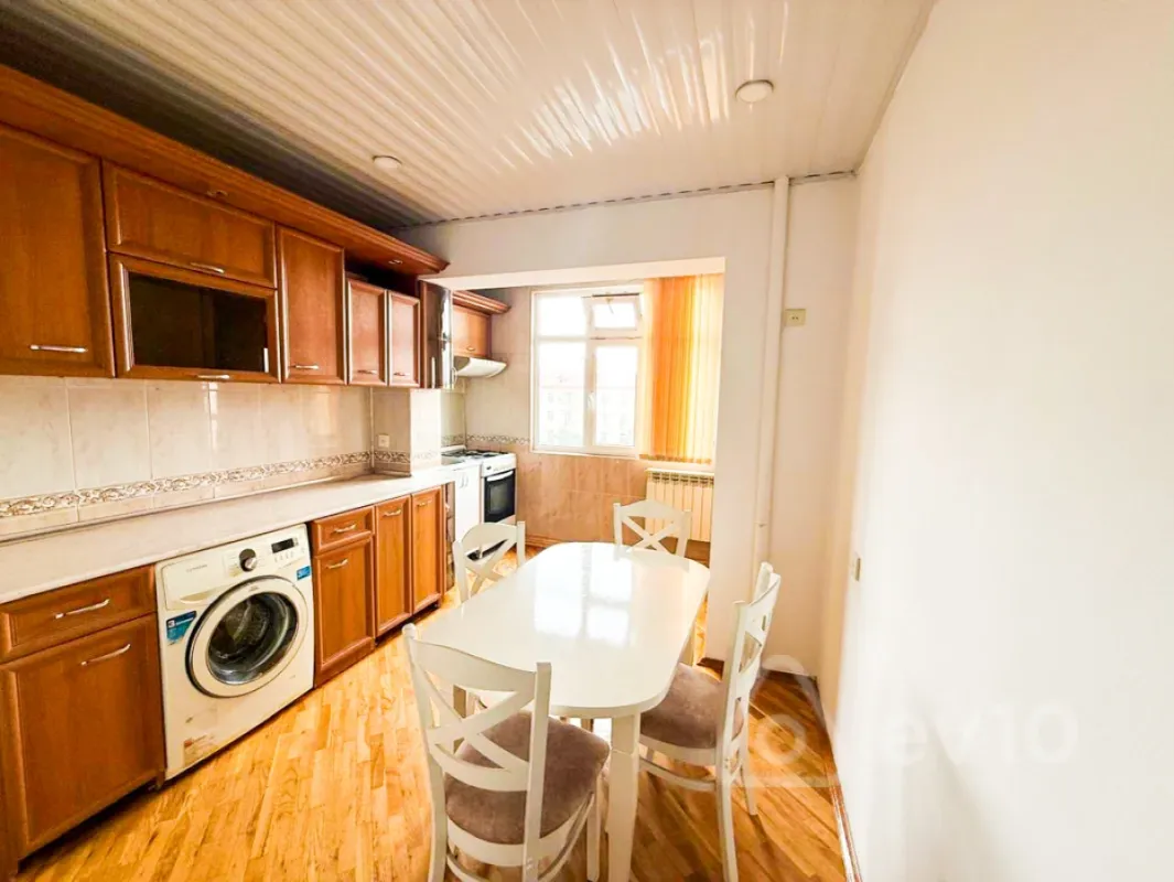 Kirayə verilir 2 otaqlı köhnə tikili 60 m²