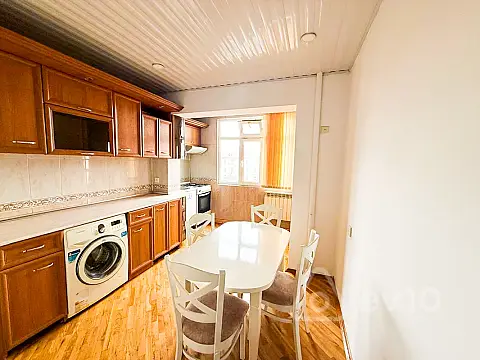 Kirayə verilir 2 otaqlı köhnə tikili 60 m²