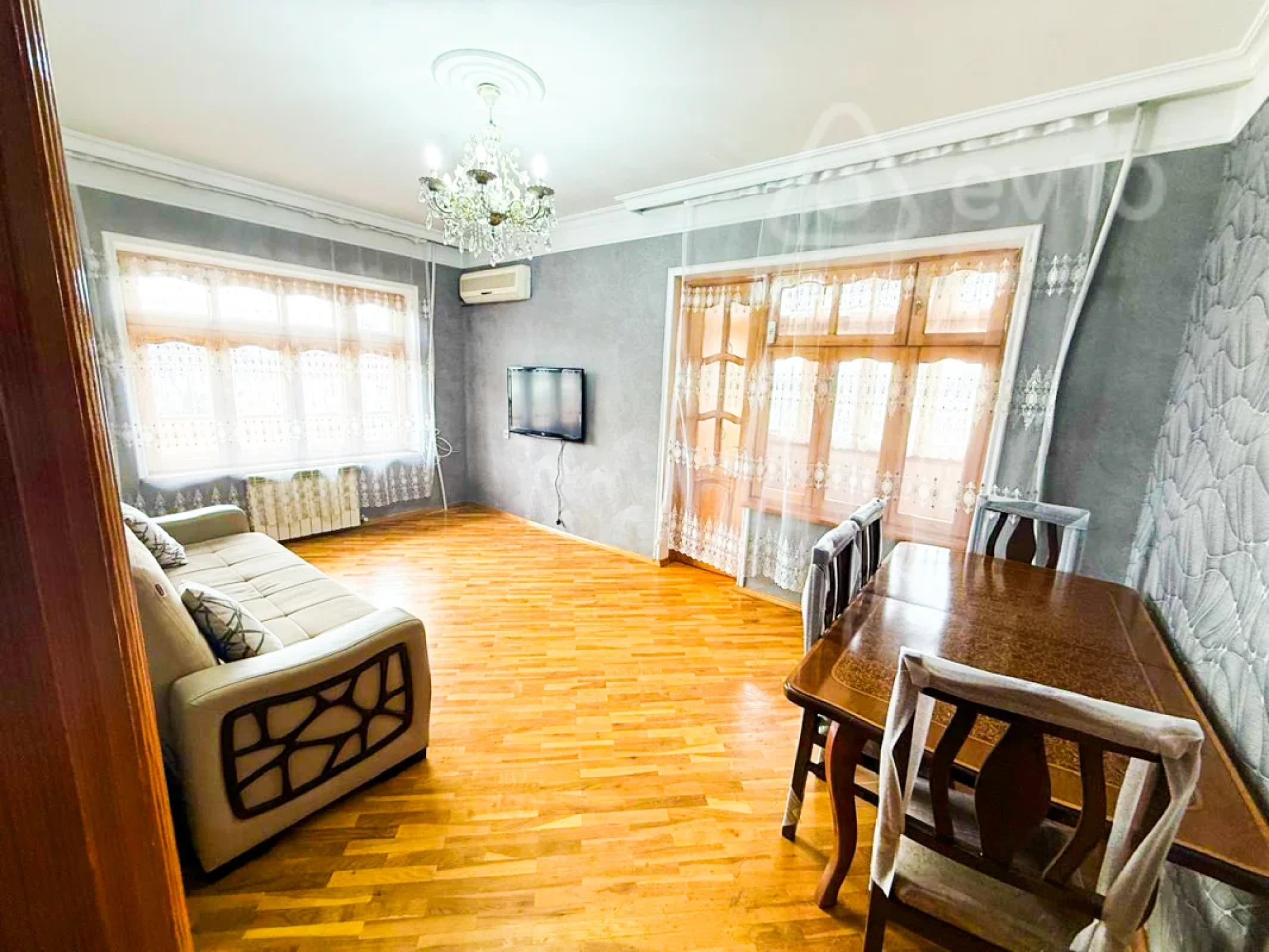 Kirayə verilir 2 otaqlı köhnə tikili 60 m²