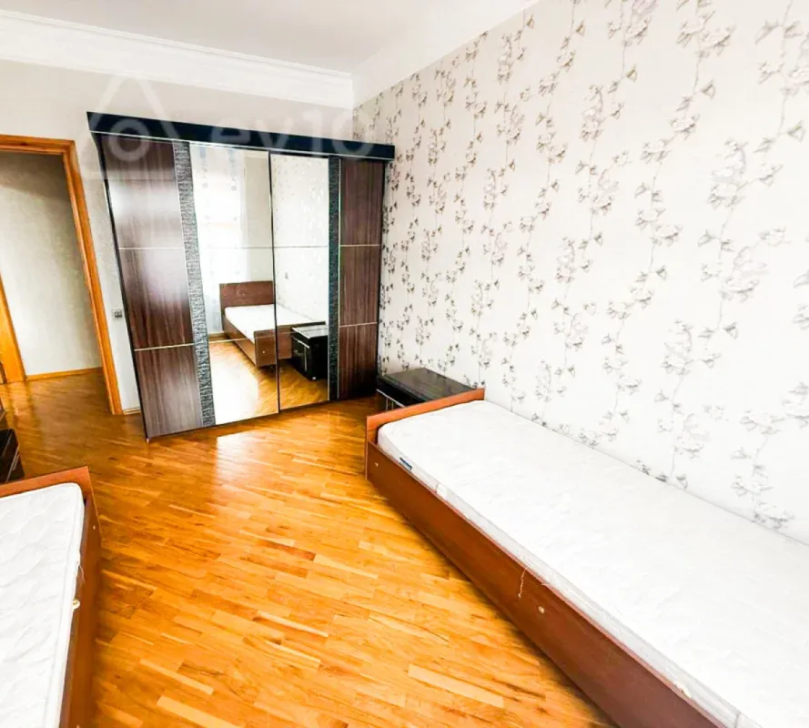 Kirayə verilir 2 otaqlı köhnə tikili 60 m²
