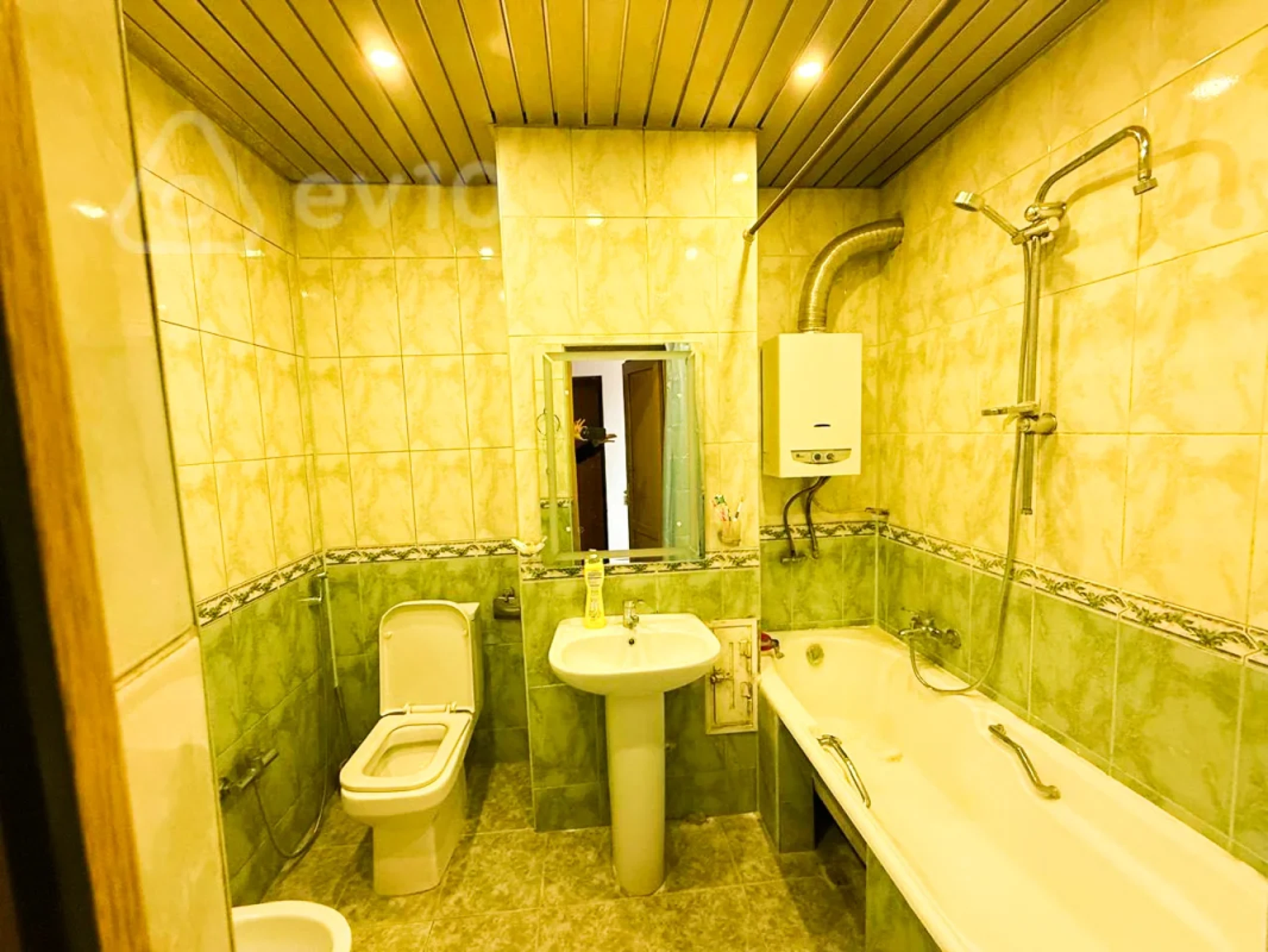 Kirayə verilir 2 otaqlı köhnə tikili 60 m²