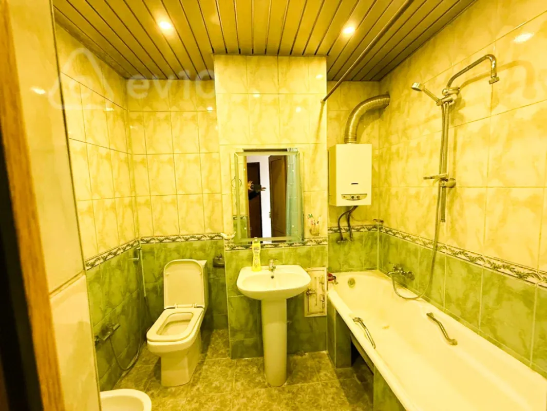 Kirayə verilir 2 otaqlı köhnə tikili 60 m²