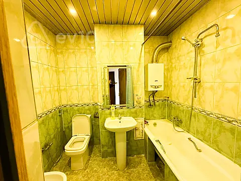 Kirayə verilir 2 otaqlı köhnə tikili 60 m²