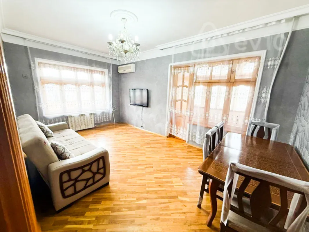 Kirayə verilir 2 otaqlı köhnə tikili 60 m²