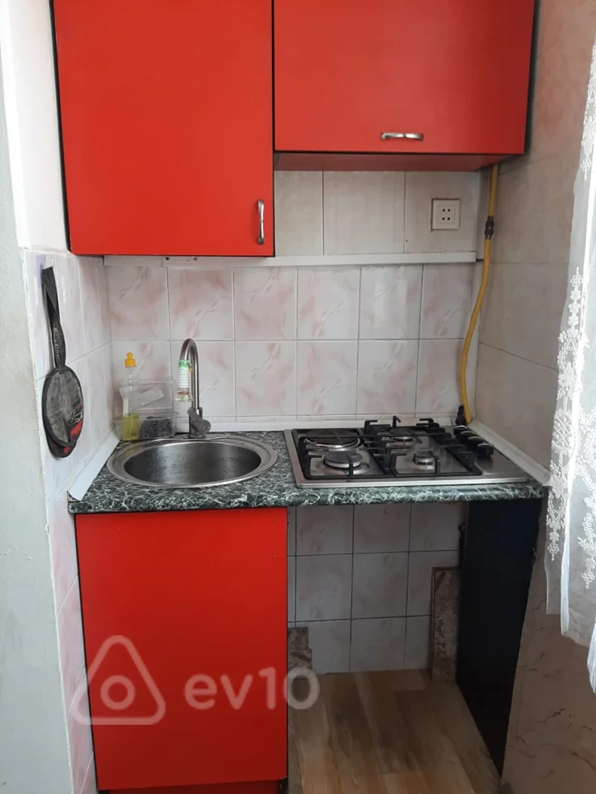 Kirayə verilir 1 otaqlı köhnə tikili 60 m²