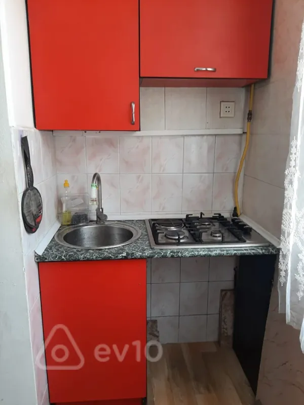 Kirayə verilir 1 otaqlı köhnə tikili 60 m²
