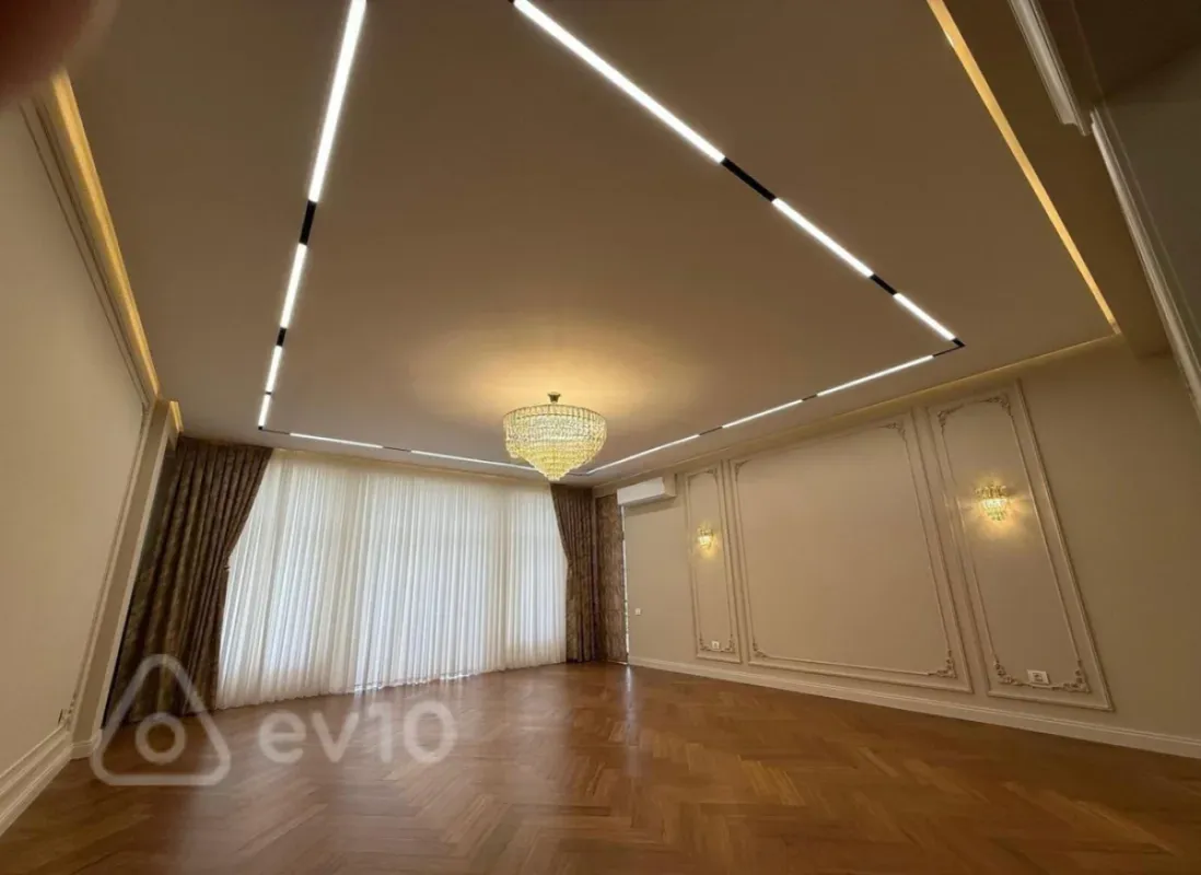 Satılır 4 otaqlı yeni tikili 240 m²