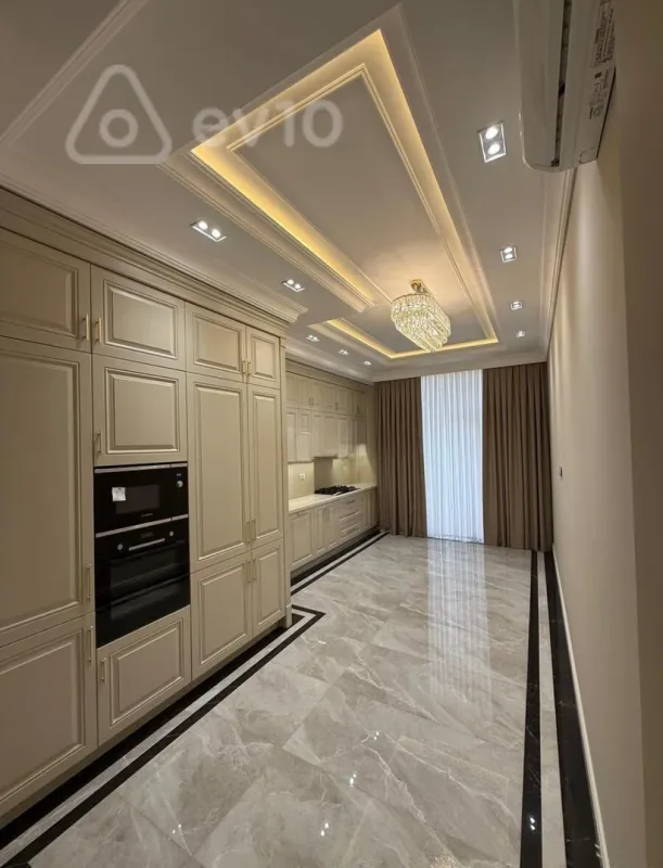 Satılır 4 otaqlı yeni tikili 240 m²