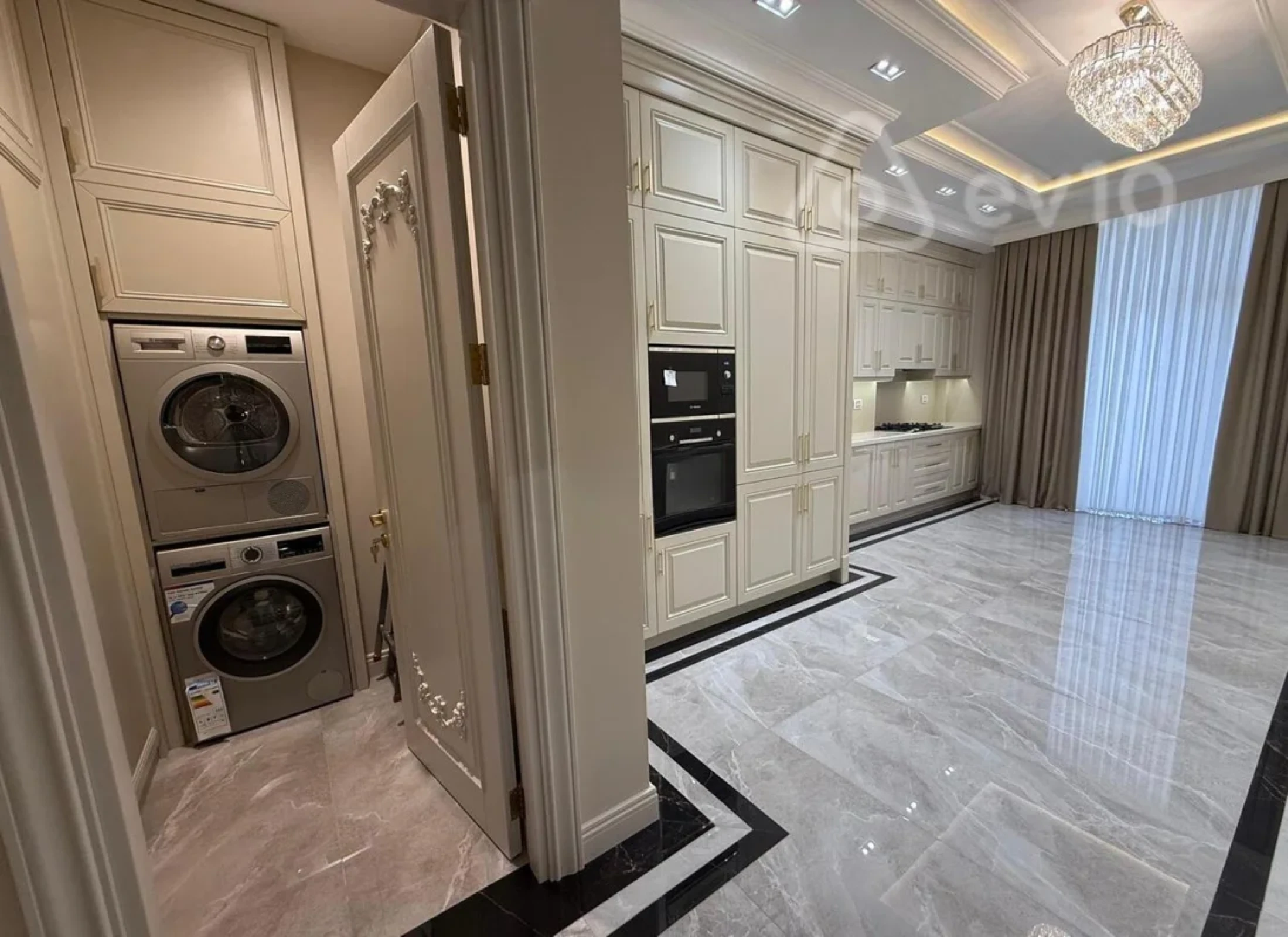 Satılır 4 otaqlı yeni tikili 240 m²