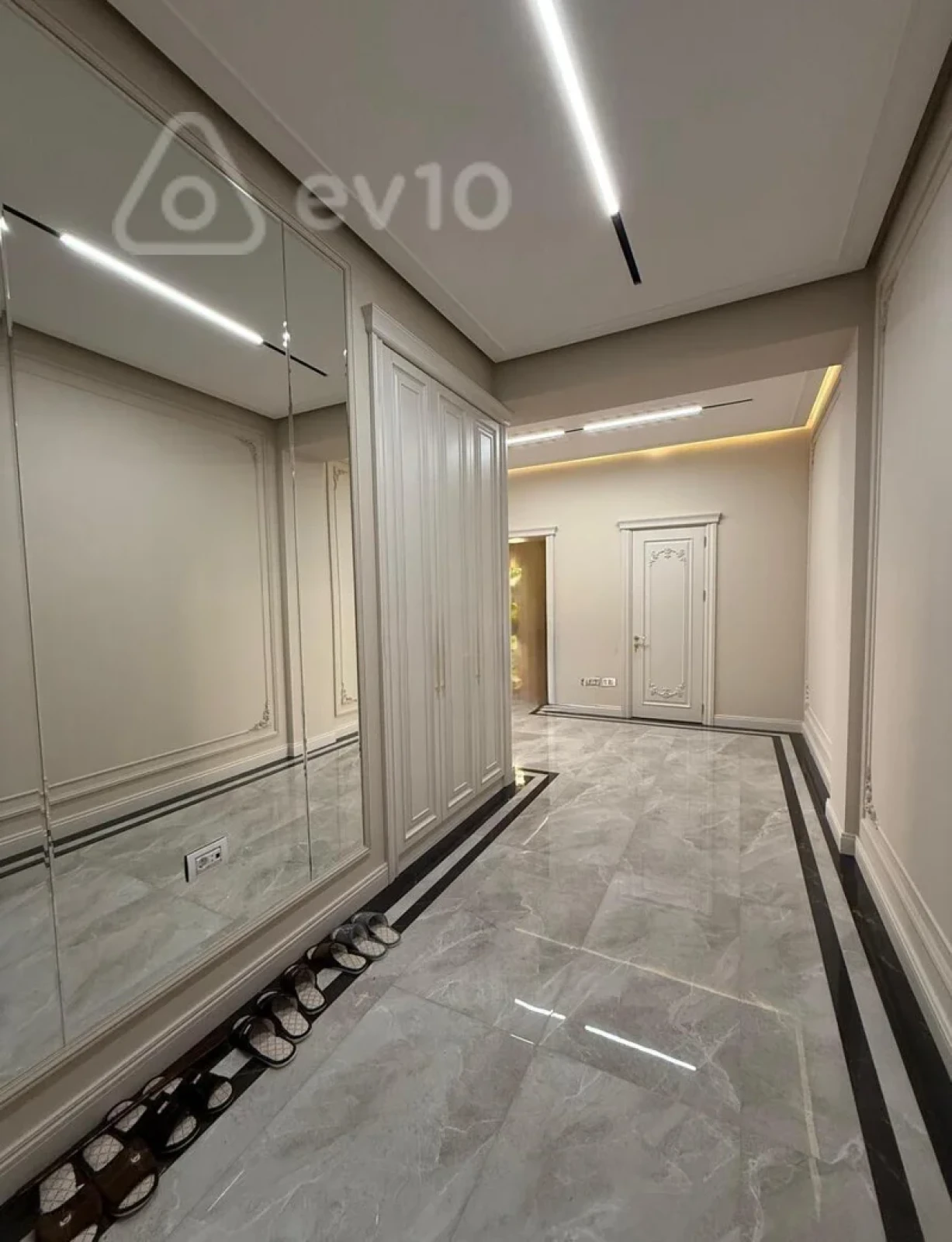 Satılır 4 otaqlı yeni tikili 240 m²