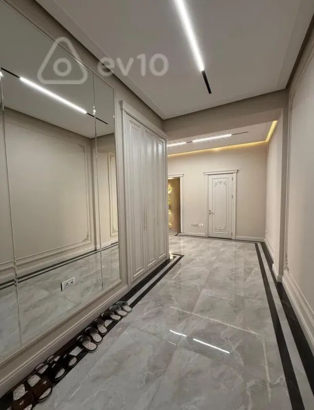 Satılır 4 otaqlı yeni tikili 240 m²