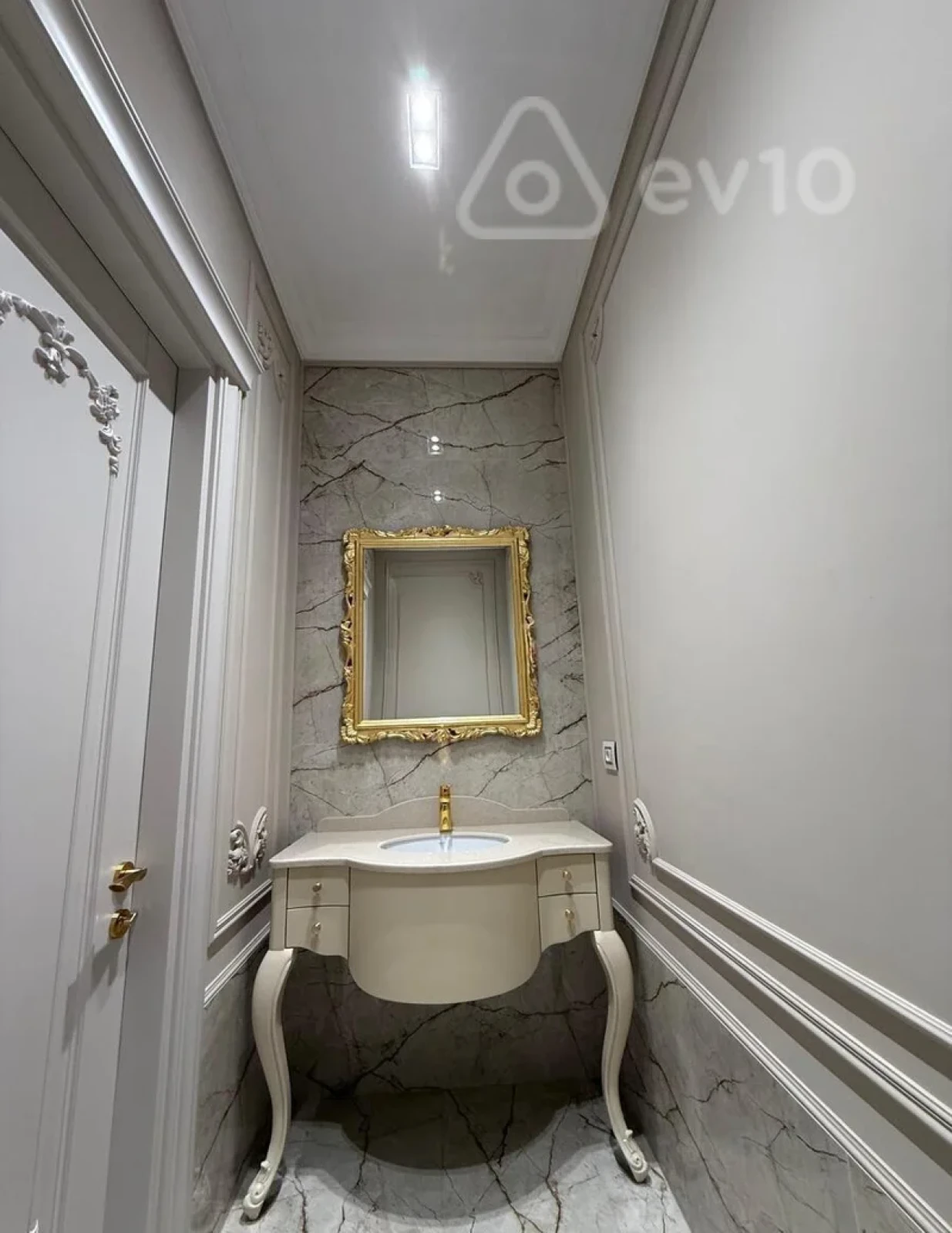 Satılır 4 otaqlı yeni tikili 240 m²