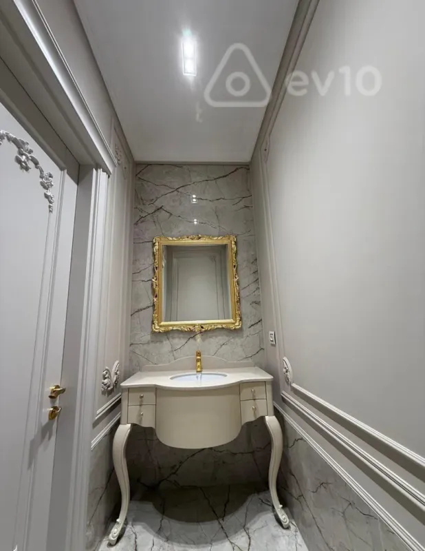 Satılır 4 otaqlı yeni tikili 240 m²