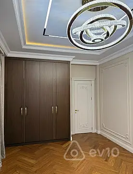 Satılır 4 otaqlı yeni tikili 240 m²