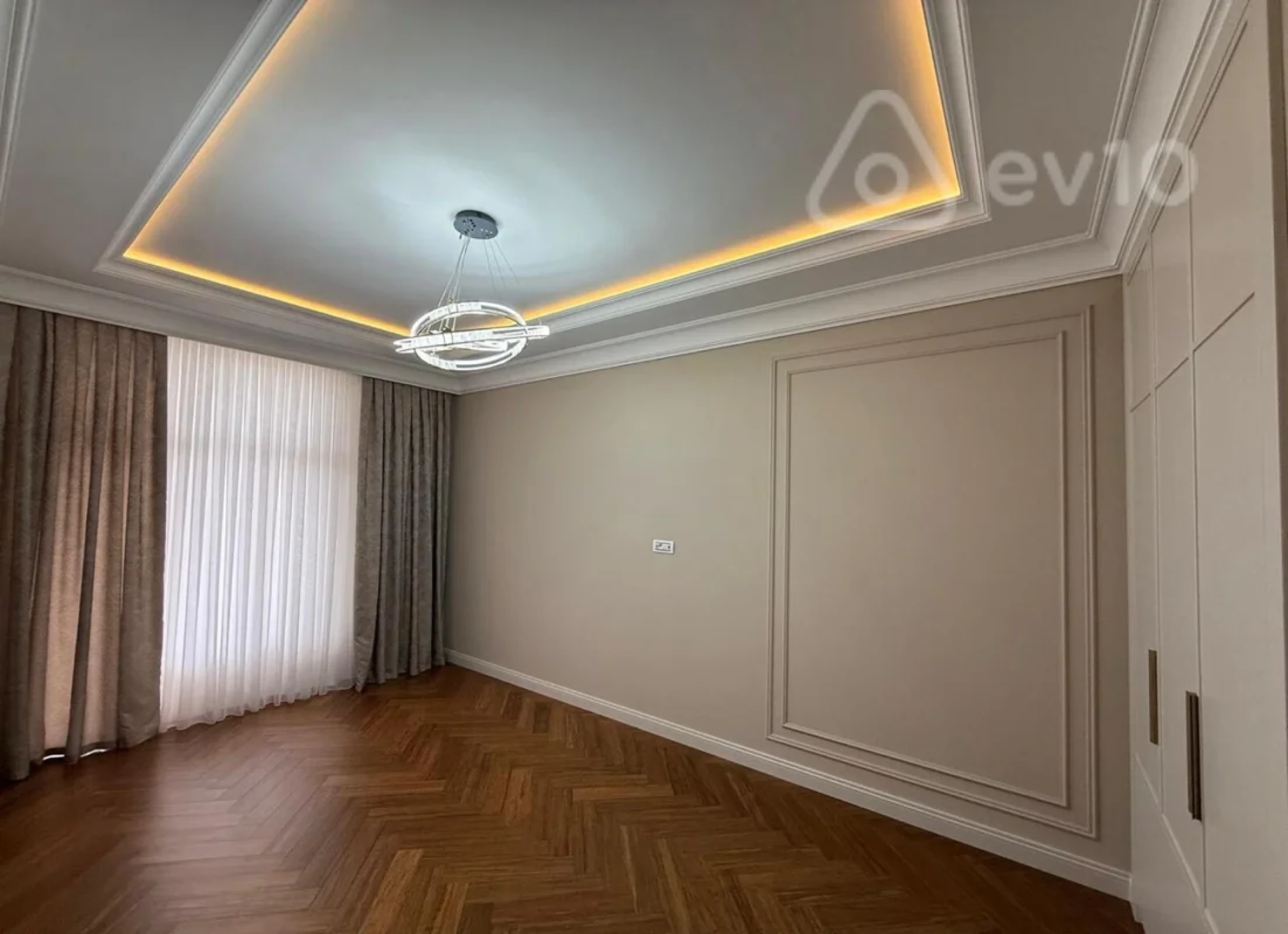 Satılır 4 otaqlı yeni tikili 240 m²