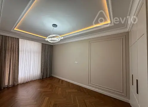 Satılır 4 otaqlı yeni tikili 240 m²