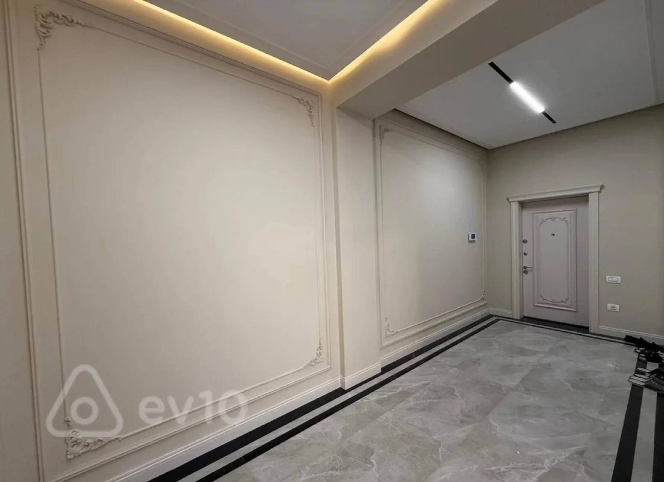 Satılır 4 otaqlı yeni tikili 240 m²