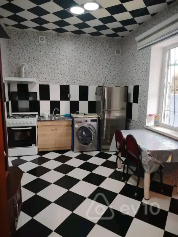 Kirayə verilir 2 otaqlı həyət evi 80 m²