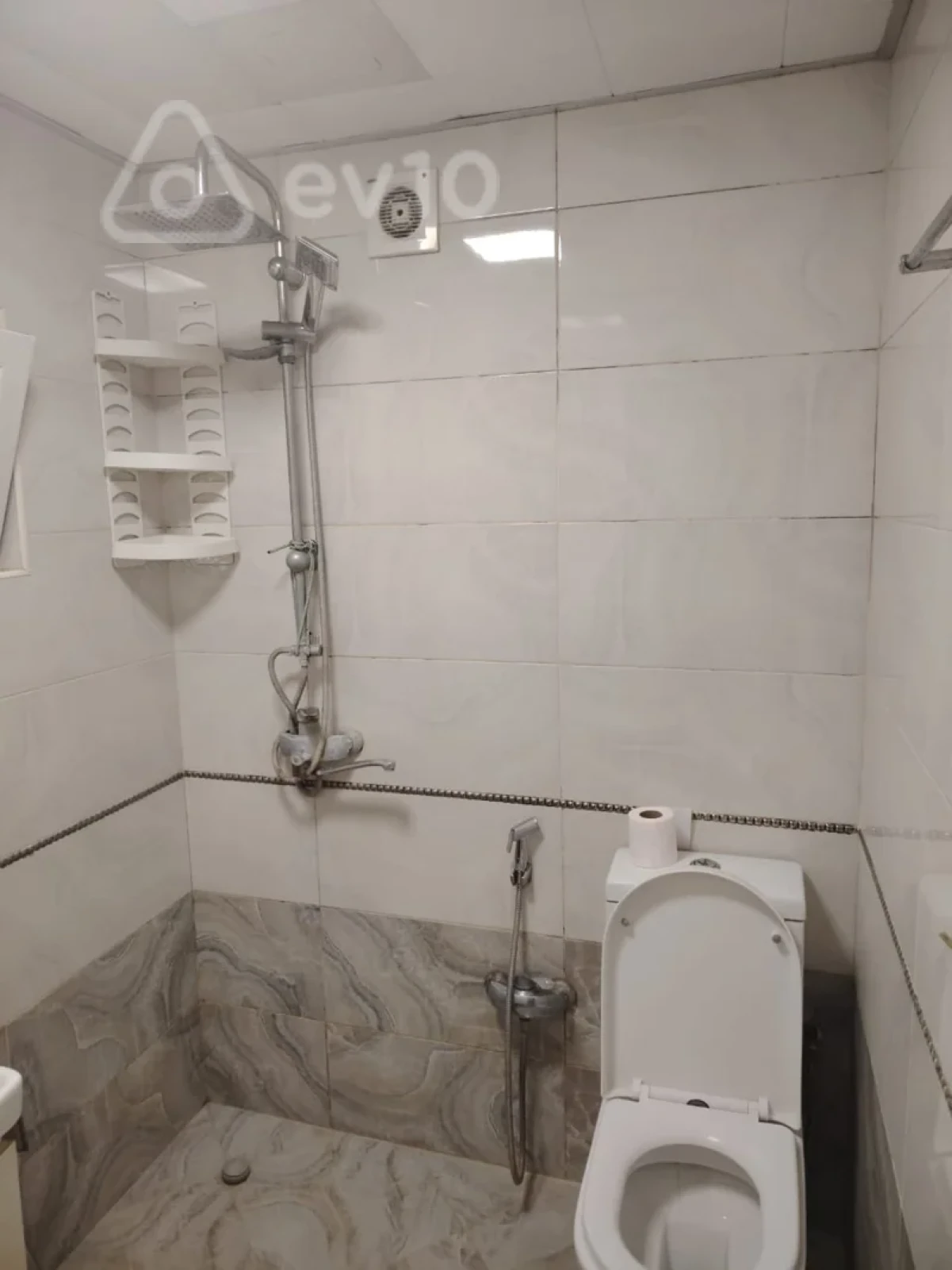 Kirayə verilir 2 otaqlı köhnə tikili 60 m²