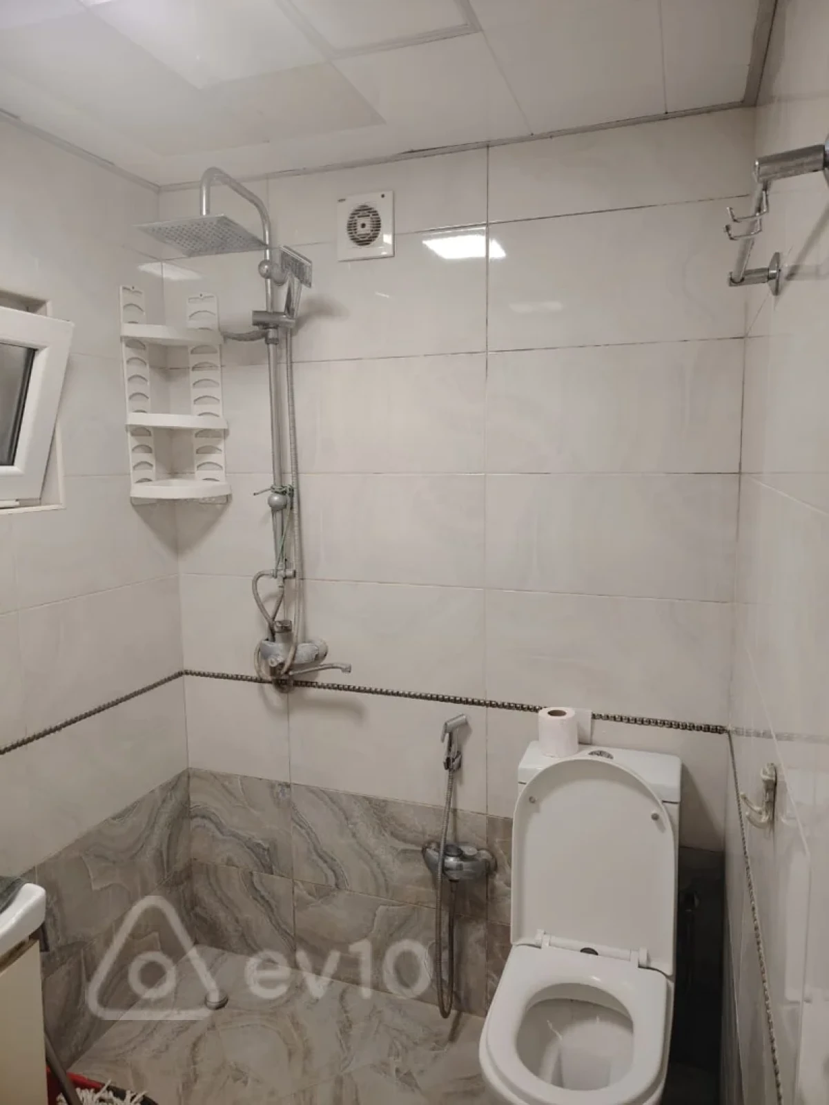 Kirayə verilir 2 otaqlı köhnə tikili 60 m²