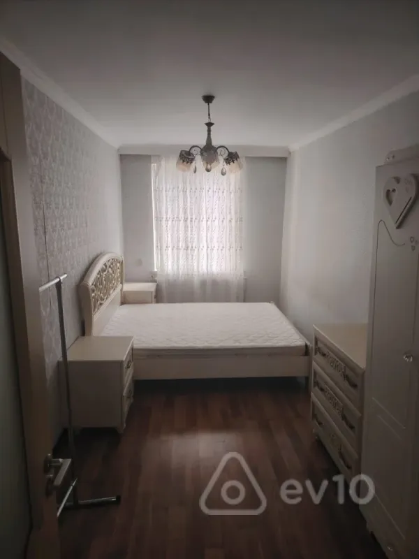 Kirayə verilir 2 otaqlı köhnə tikili 60 m²