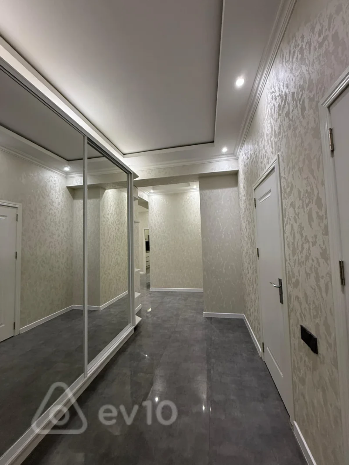 Kirayə verilir 3 otaqlı yeni tikili 95 m²
