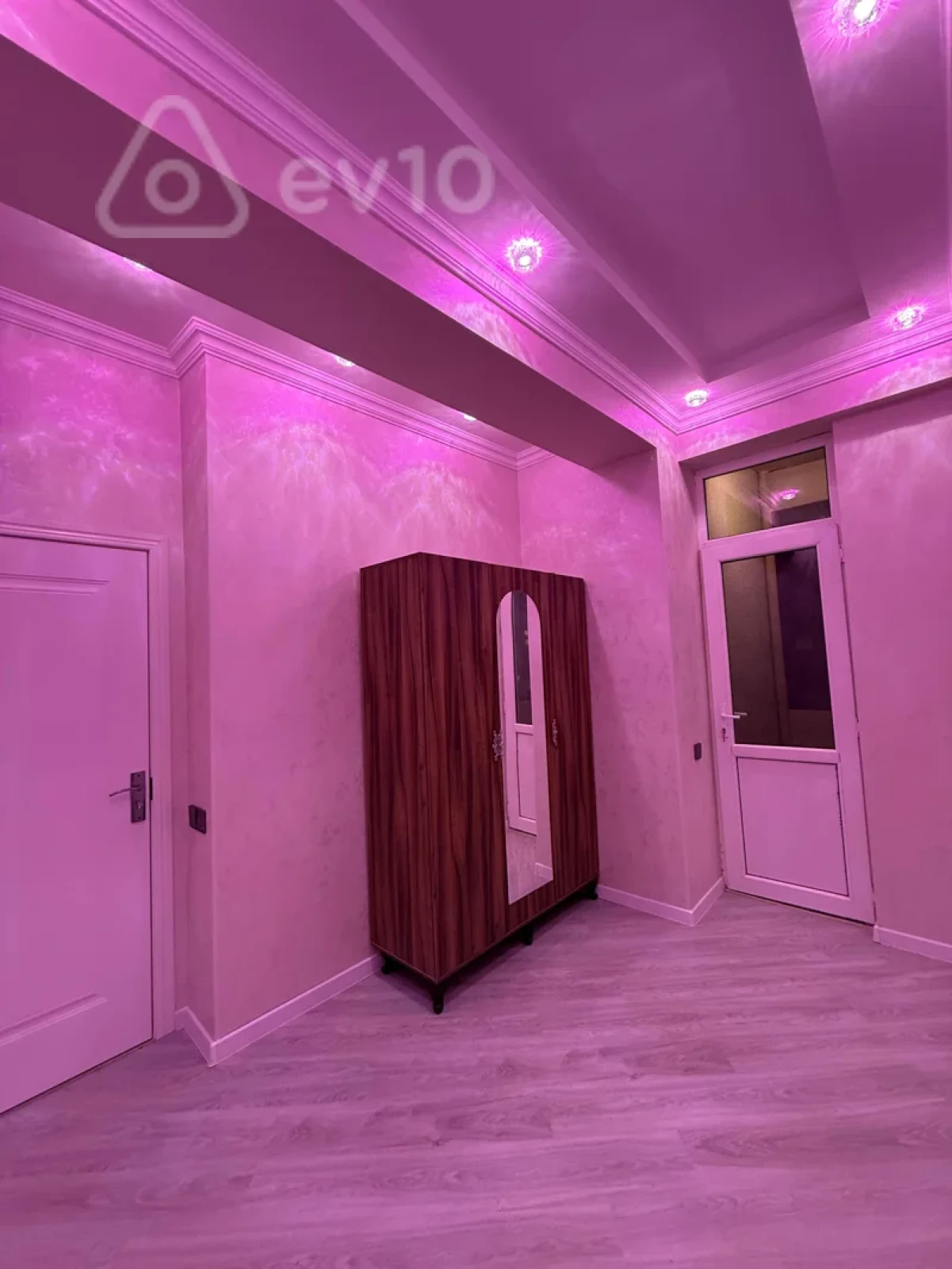 Kirayə verilir 3 otaqlı yeni tikili 95 m²