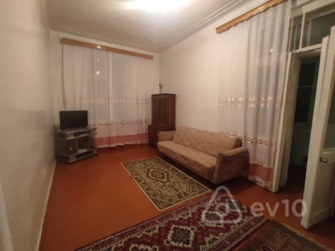 Kirayə verilir 2 otaqlı köhnə tikili 65 m²