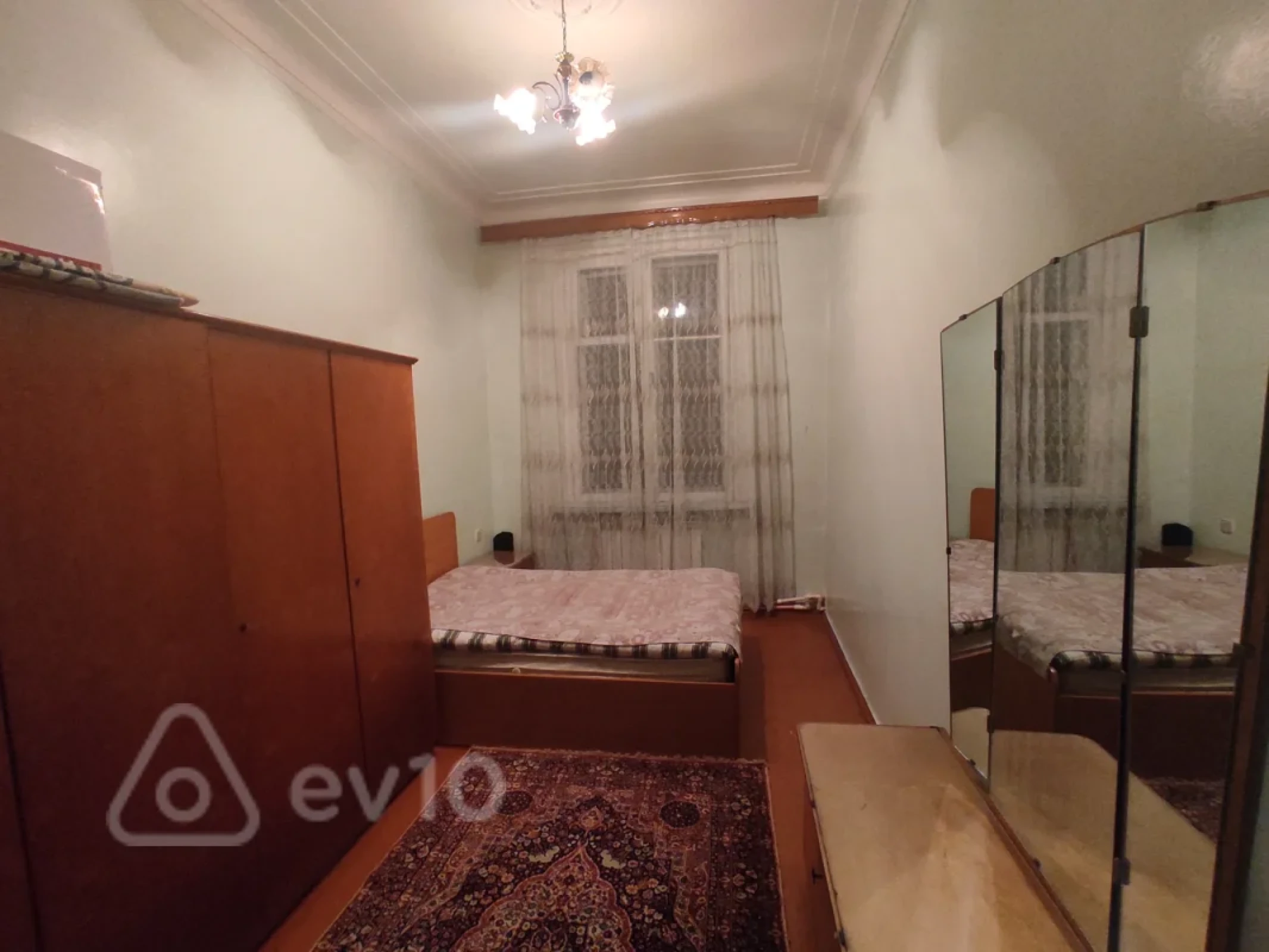 Kirayə verilir 2 otaqlı köhnə tikili 65 m²