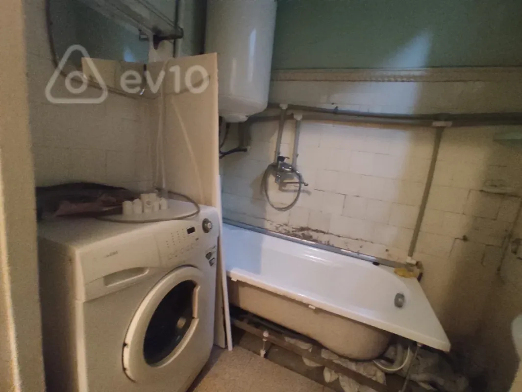 Kirayə verilir 2 otaqlı köhnə tikili 65 m²